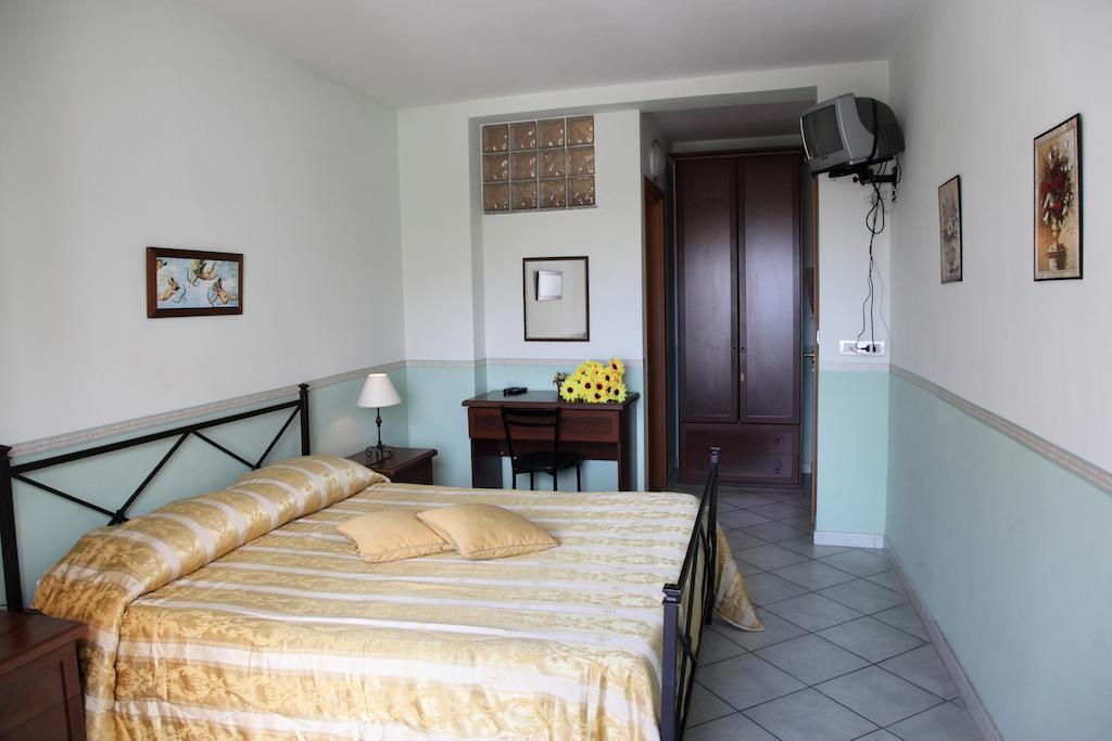 Bed And Breakfast Gigi Furci Siculo Ngoại thất bức ảnh