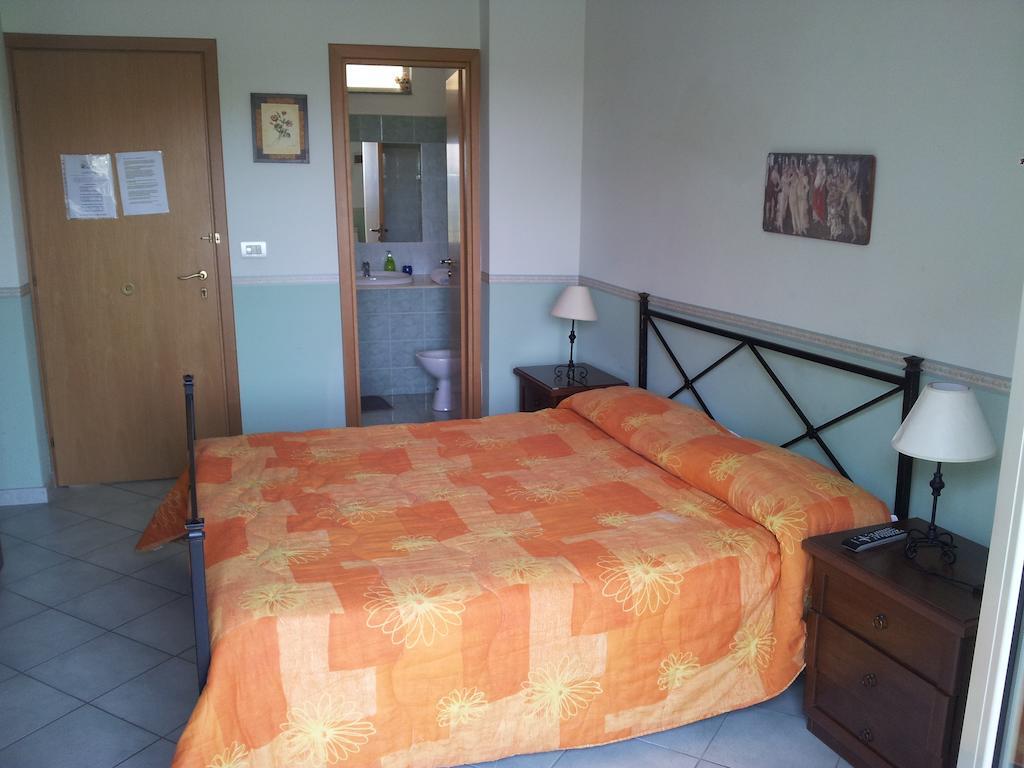 Bed And Breakfast Gigi Furci Siculo Phòng bức ảnh